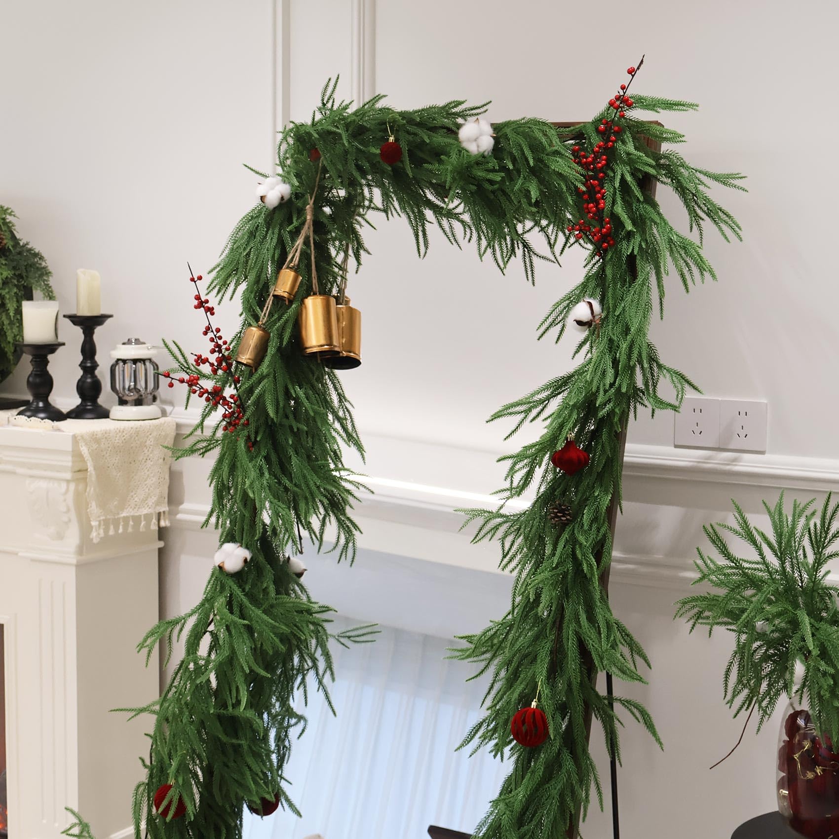 Senjie compressed garlands in packaging to show easy shipping recovery