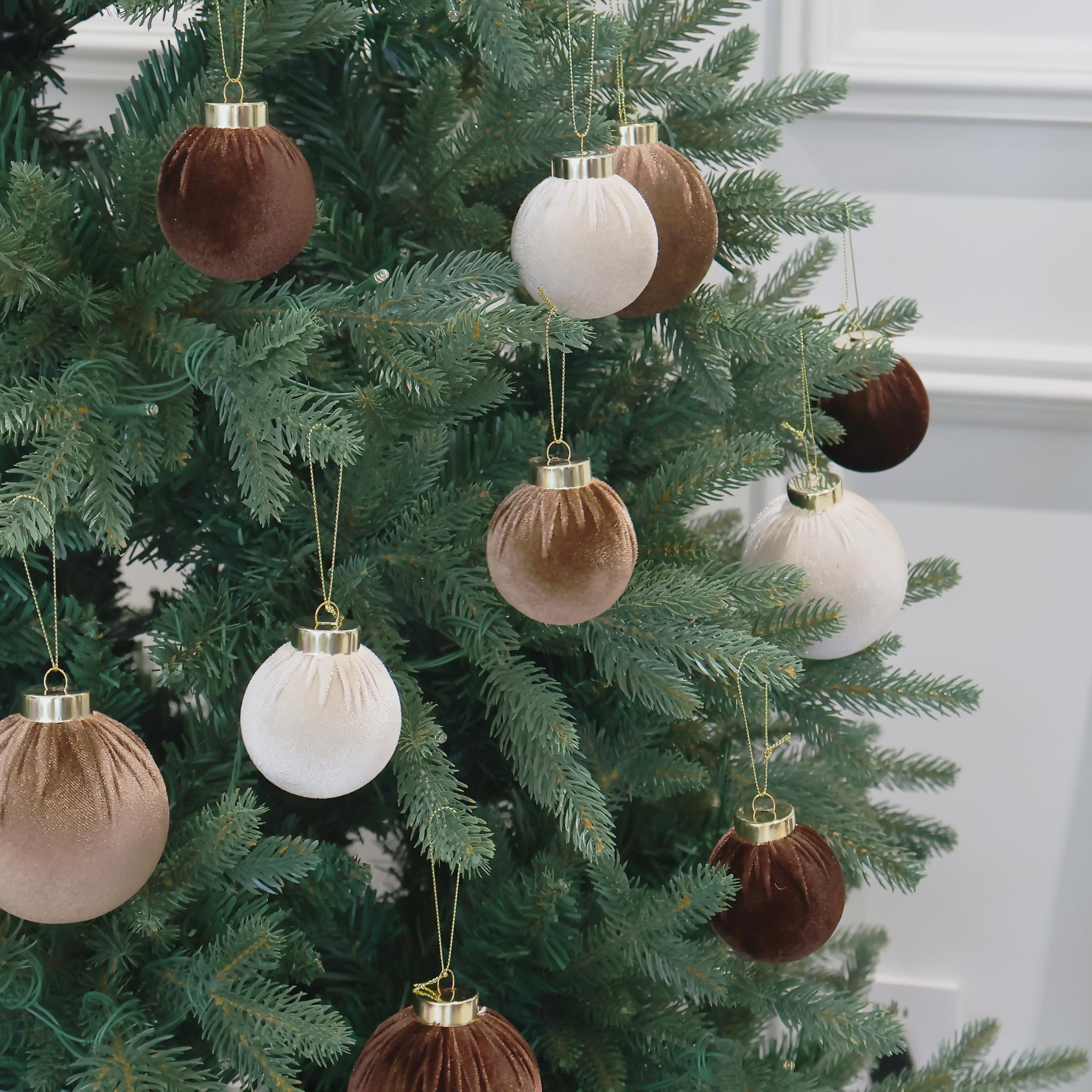 Senjie table centerpiece with velvet orbs enhancing holiday ambiance