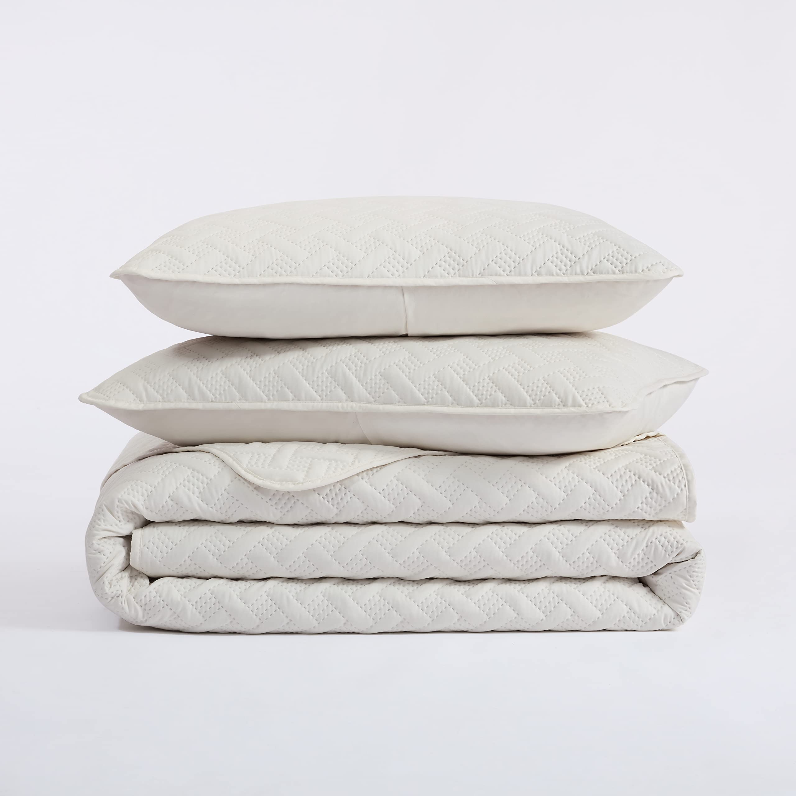 Serta material and care label close-up for easy washing and long-lasting use
