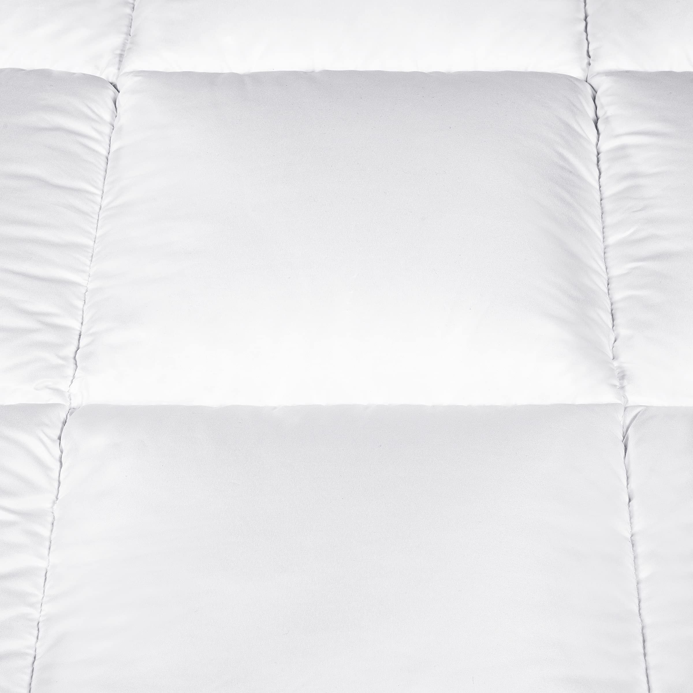 Serta comforter on mattress showing full/queen size coverage and fit