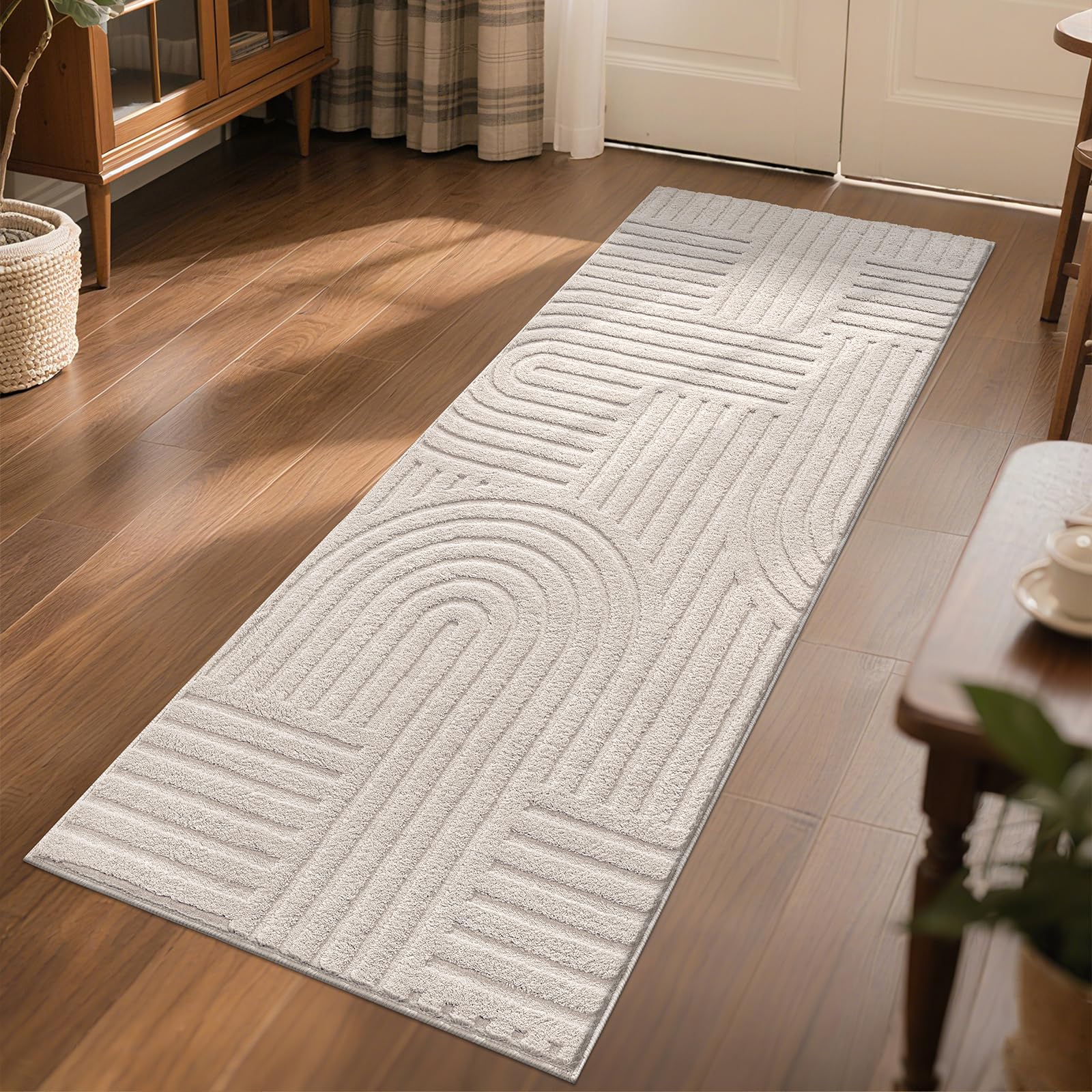 SHACOS runner front view showing beige arch pattern and cozy look