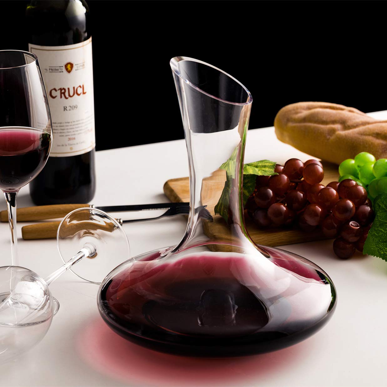 SHIGOO wide base close-up showing crystal thickness and increased wine surface area