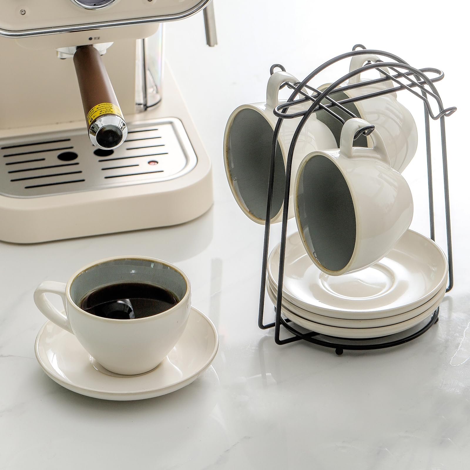 SIDUCAL cup held by hand using finger slot for secure and comfortable grip