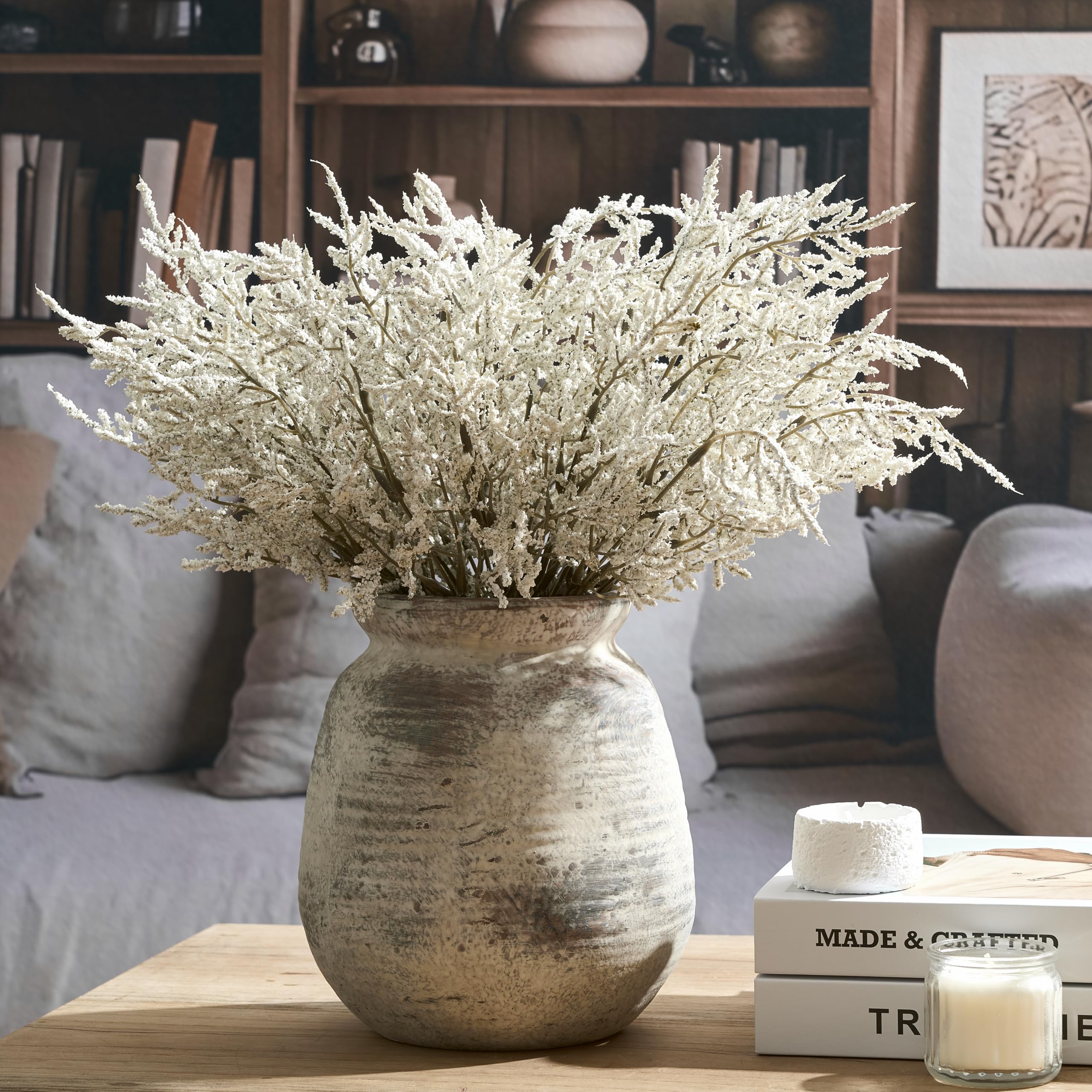 SIDUCAL gift-wrapped vase presented as a housewarming gift conveying thoughtful versatility