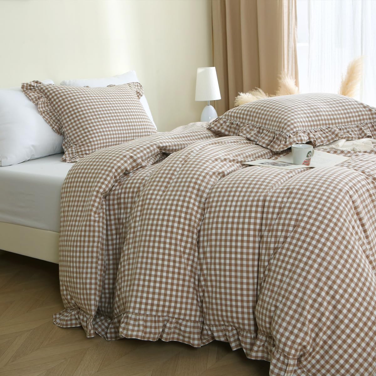 Silnuo close-up of ruffle edge highlighting delicate trim and visual texture benefit