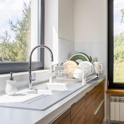 Simple Houseware size comparison with dishes showing compact footprint and capacity clarity