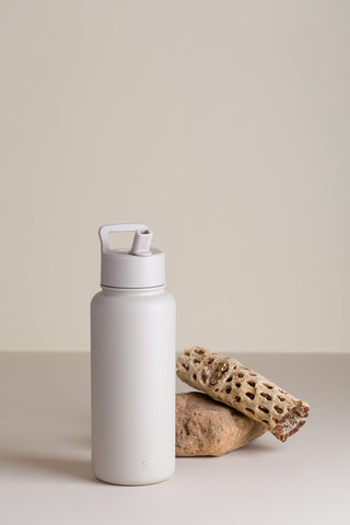 Simple Modern Summit close-up of straw lid showing secure seal and easy sipping