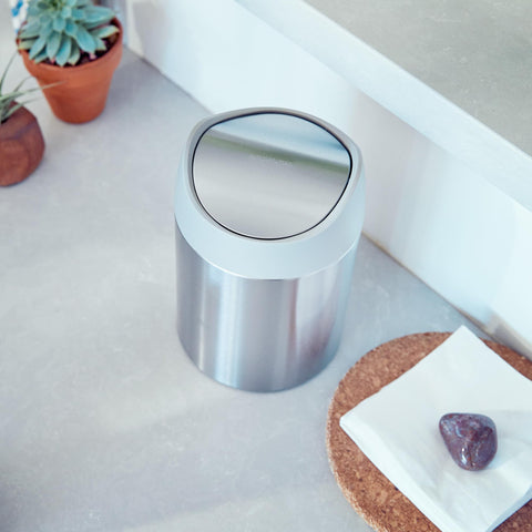 simplehuman next to makeup brushes to show scale, saves counter space benefit