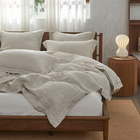 Simple&Opulence queen bed scale photo illustrating true 88 by 92 inch fit