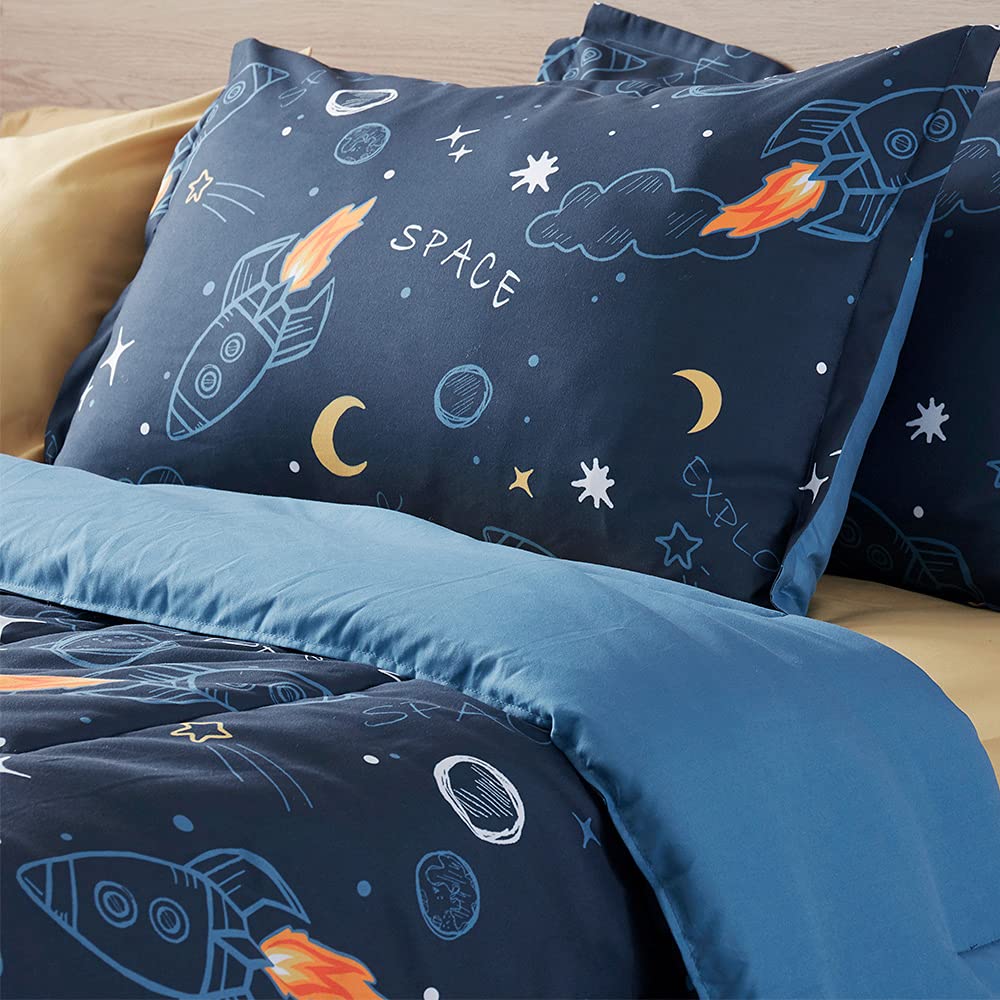 SLEEP ZONE quilt stitching and piping detail showing durable edge construction