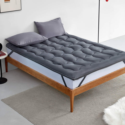 SLEEP ZONE size comparison display showing twin topper scale and fit benefit