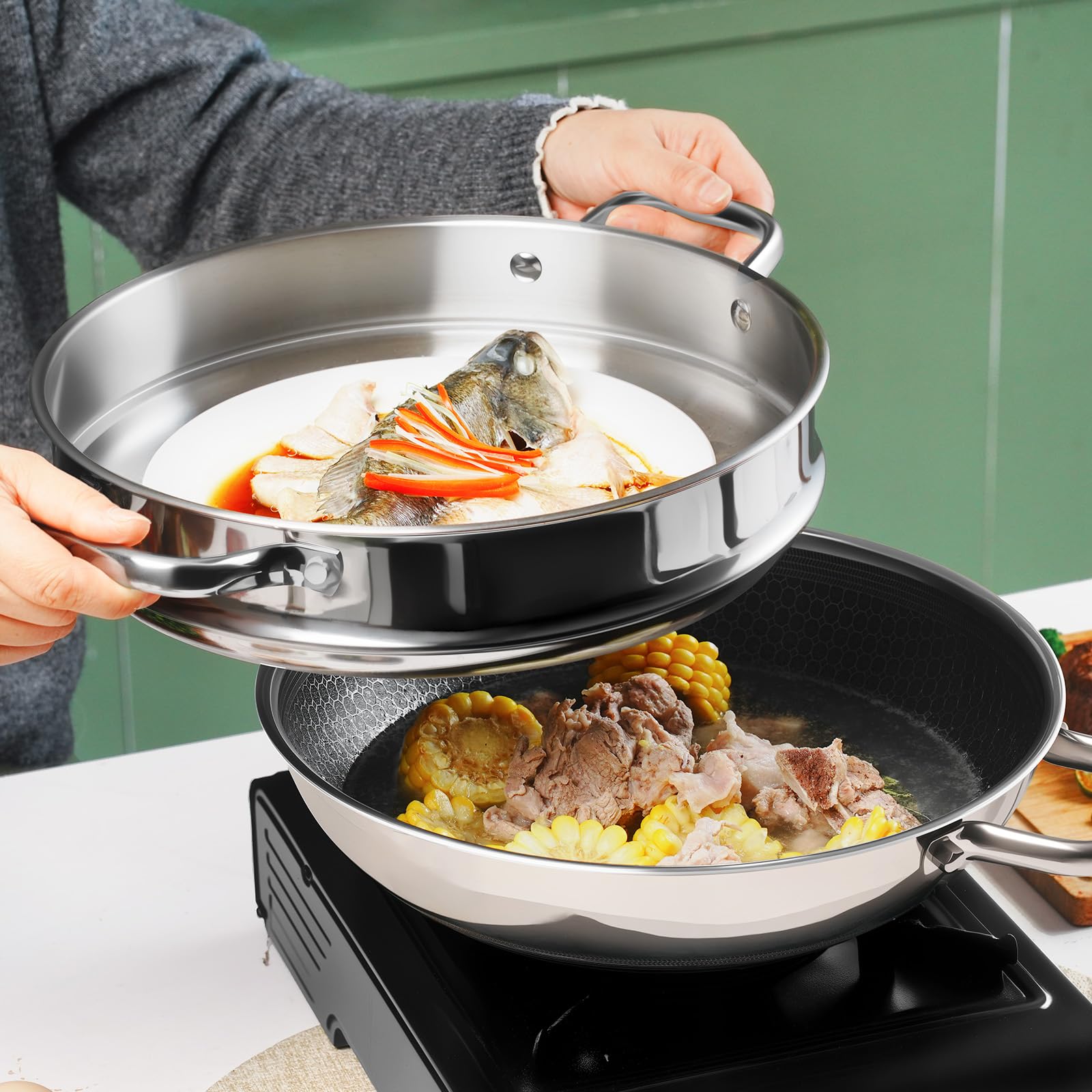 SLOTTET stay-cool handle detail with secure grip, improving safe tossing and maneuvering