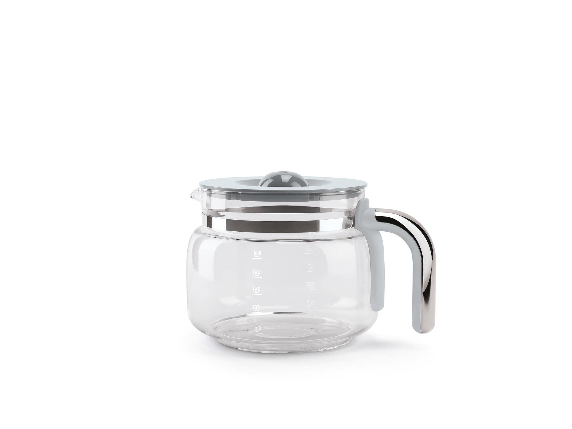 SMEG carafe front view showing classic 50's design and easy pouring