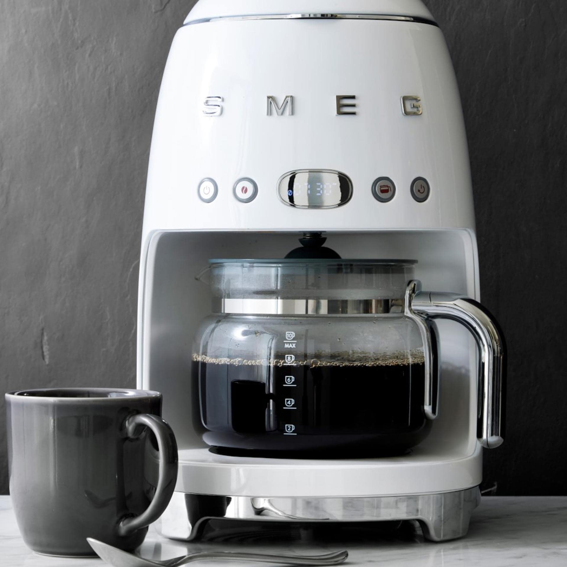 SMEG carafe seated in DCF02 coffee maker ensuring correct fit