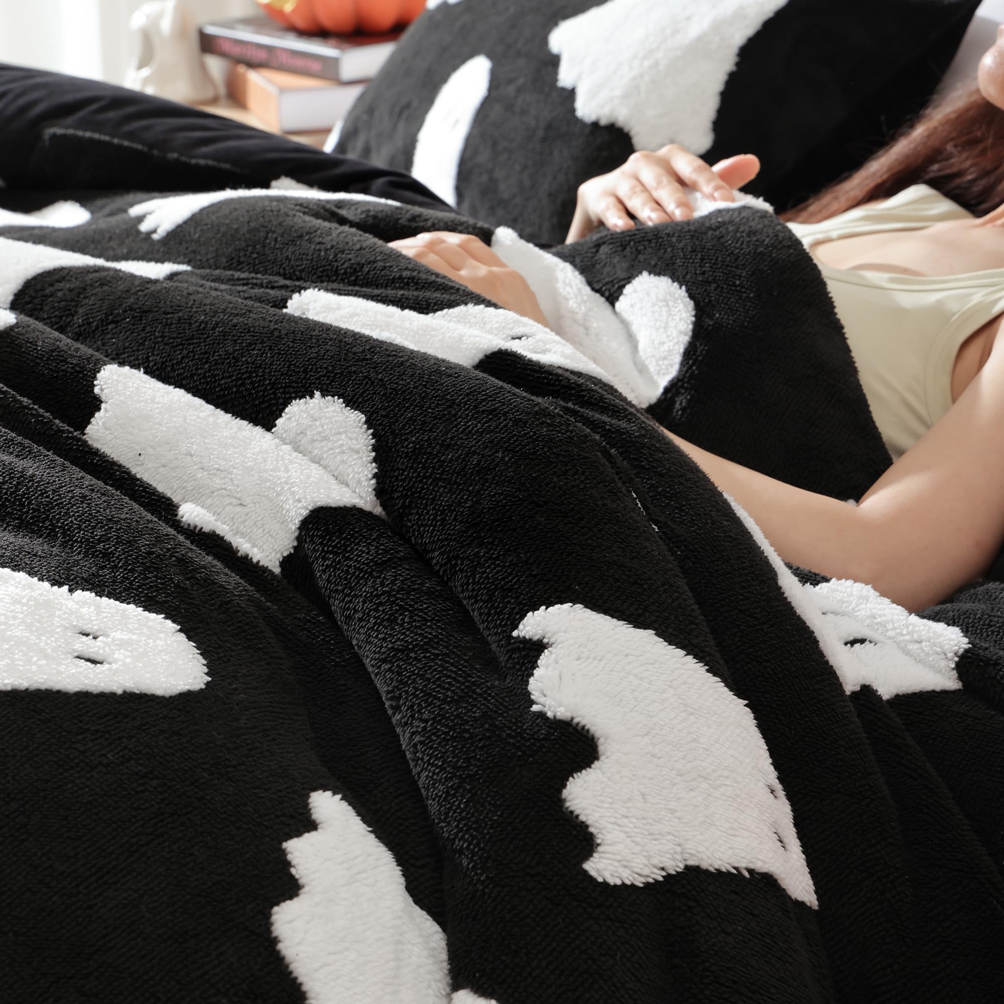 Smoofy comforter next to ruler illustrating 90x90 queen size dimensions clearly