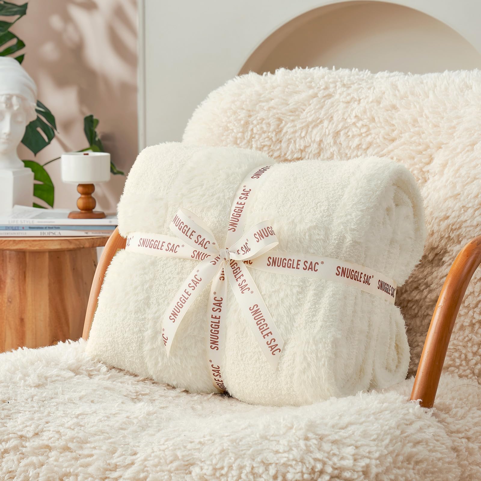 Snuggle Sac image of blanket edge and hem showing quality stitching benefit