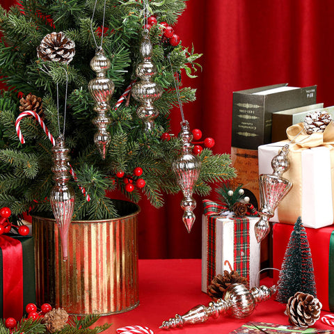 Soaoo finial on wreath, demonstrates hanging ease and decorative impact