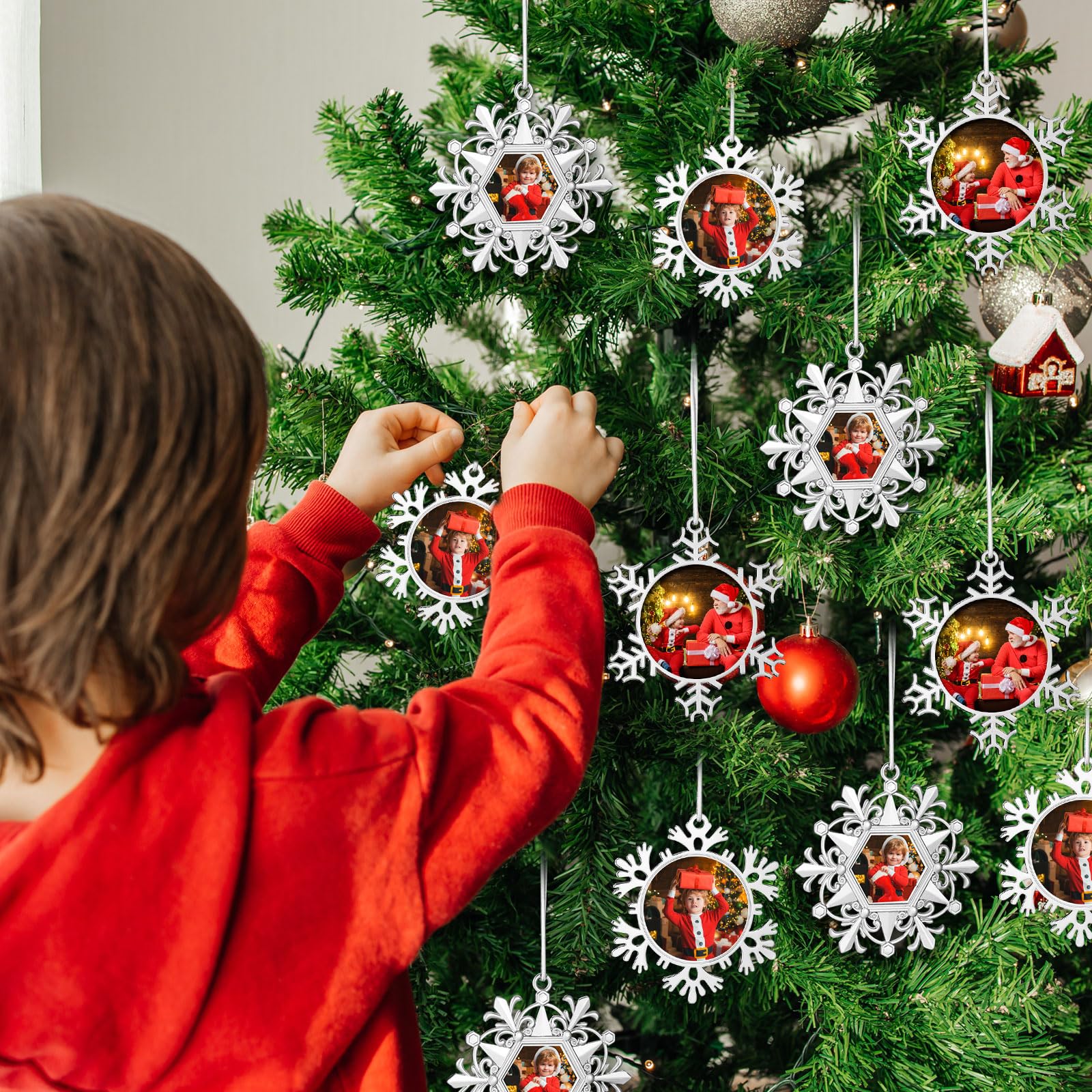 Soaoo ornament in hand for scale demonstrating compact size and lightweight benefit