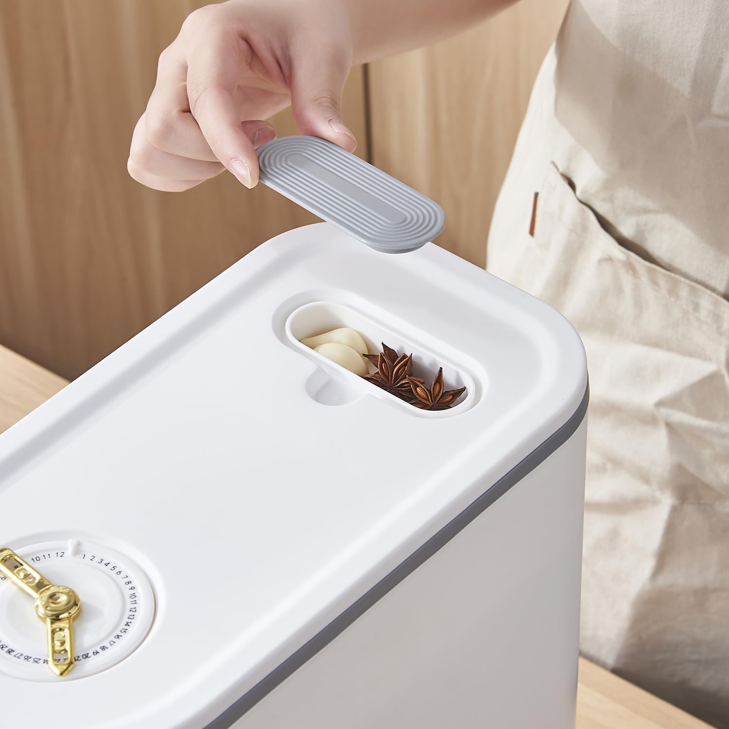 Sooyee measuring cup with rice demonstrating accurate portion control