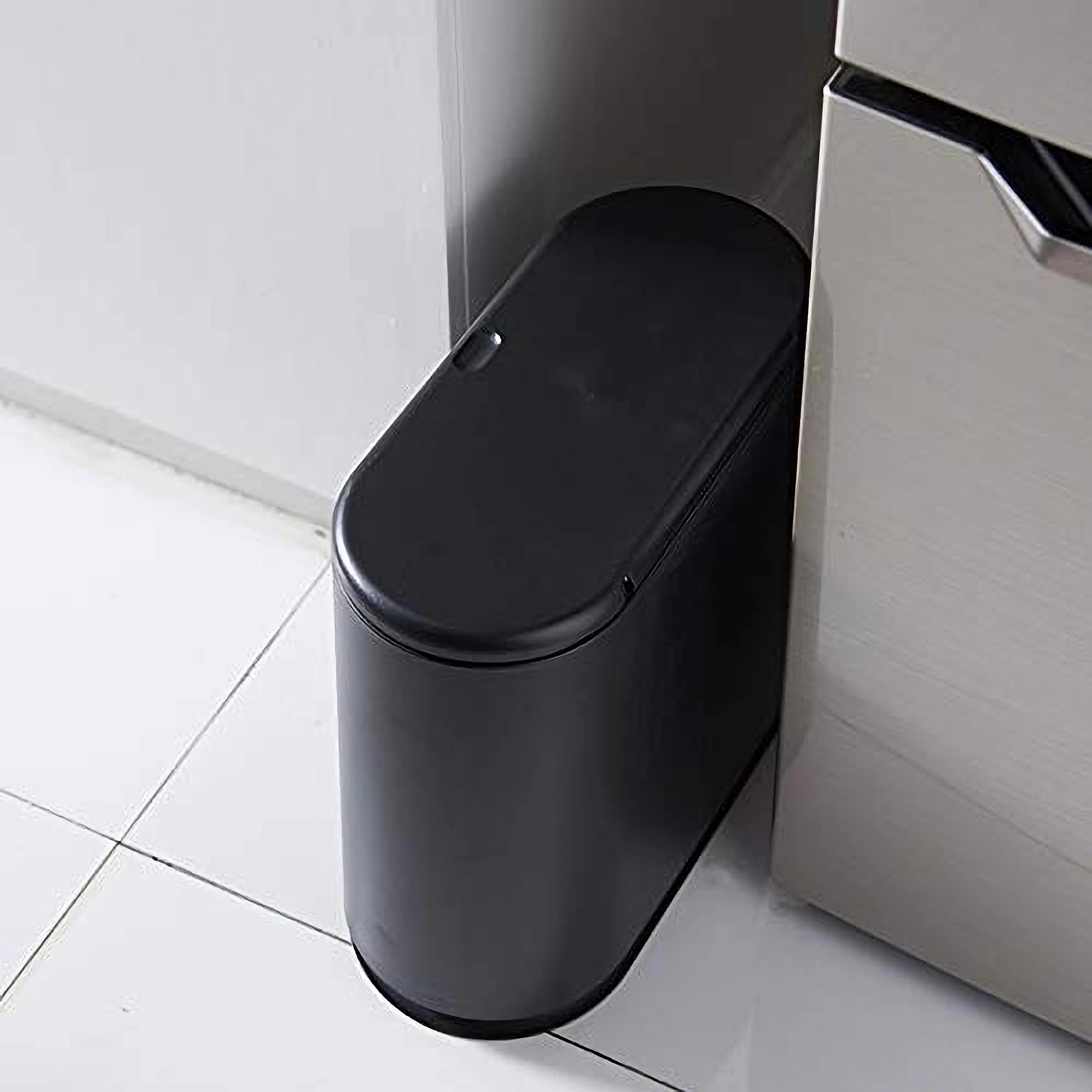 Sooyee close-up of press lid mechanism for easy hands-free opening and odor control