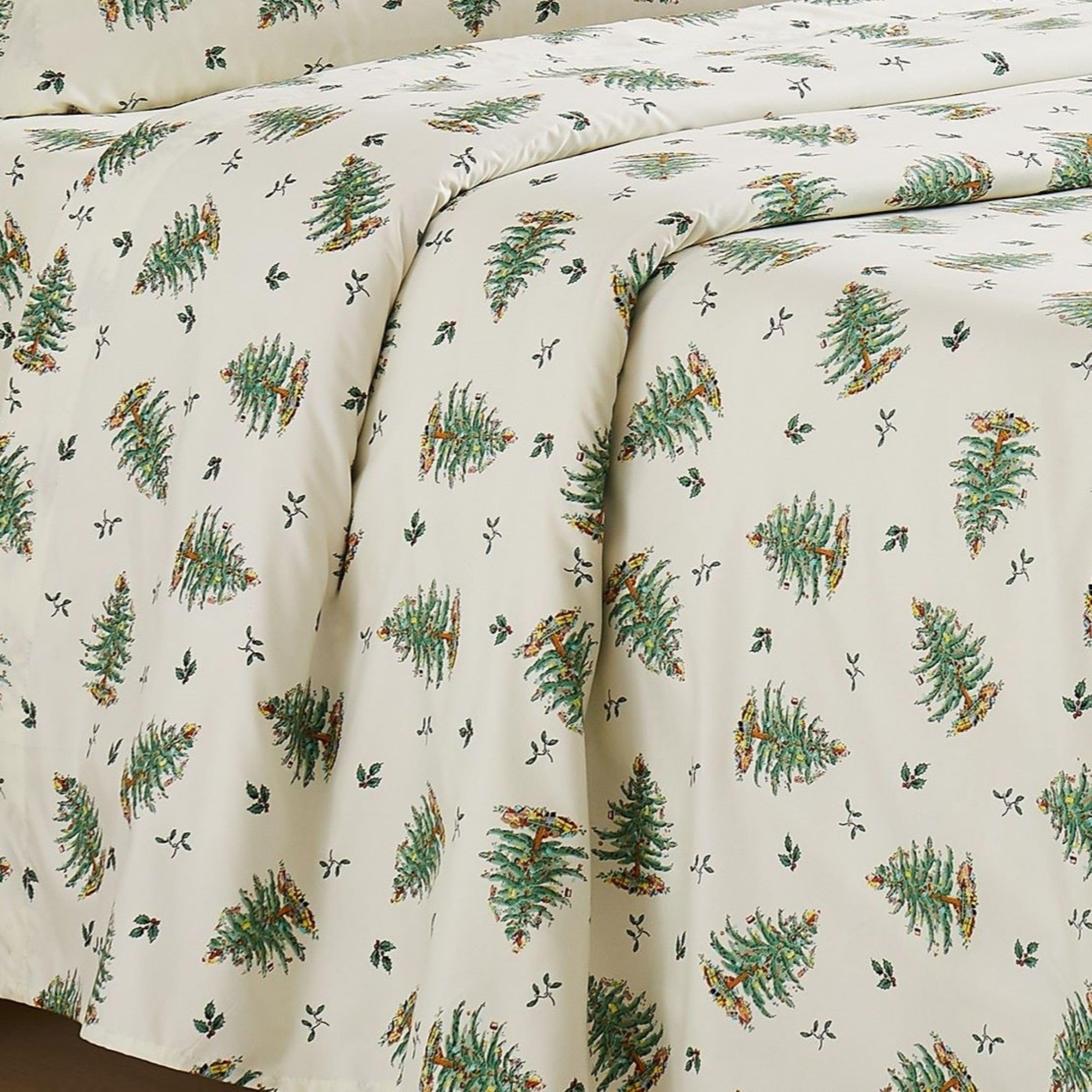 Spode two pillowcases displayed to show matching print and coordinated bedding benefit