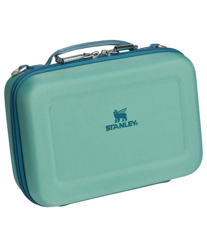 STANLEY demo of lunch box resisting compression, crush-resistant shell protects meals
