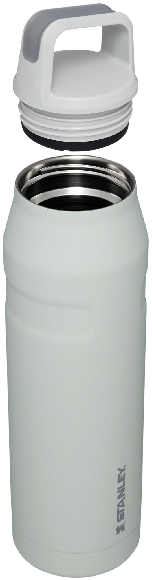 STANLEY Cap and Carry angled handle close-up offering comfortable transport