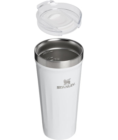 STANLEY lid close-up displaying pour-through stopper and easy-sip benefit