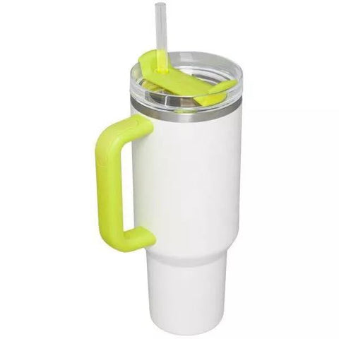 woodfire design Stanley FlowState lid close-up showing rotating cover and straw seal for spill reduction