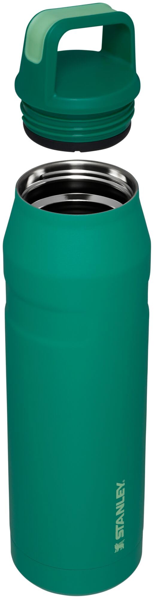 STANLEY Cap and Carry lid detail with angled soft-touch handle for comfort