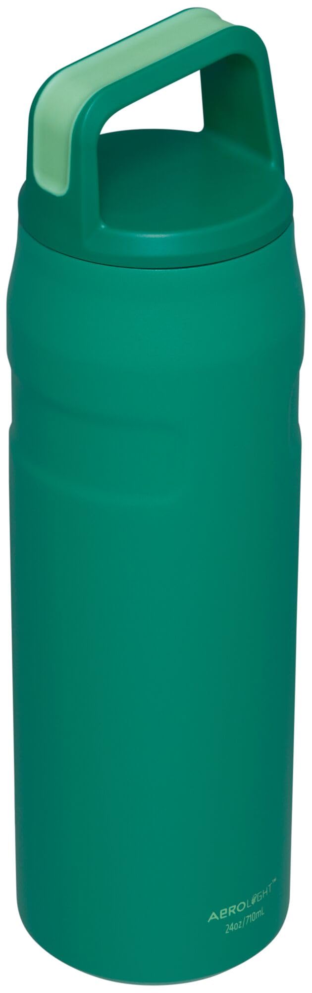 STANLEY wide mouth filled with ice demonstrating easy filling and cold retention