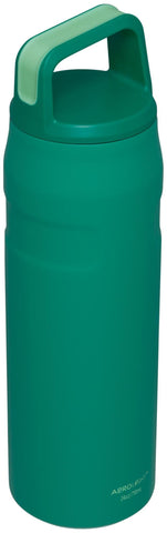 STANLEY wide mouth filled with ice demonstrating easy filling and cold retention