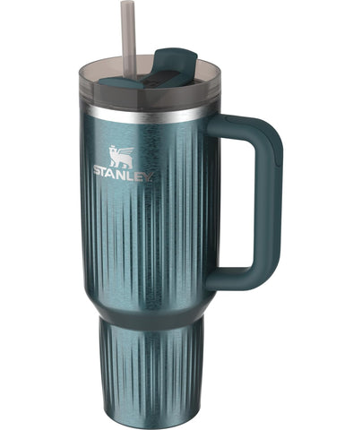 STANLEY close-up of comfort-grip handle demonstrating secure carry and ergonomic support