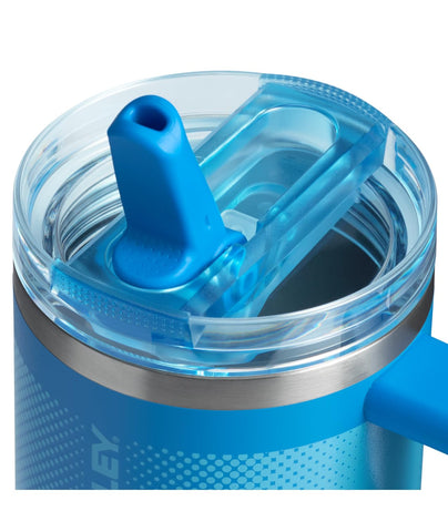 STANLEY close-up of flipstraw lid showing leakproof design and easy use