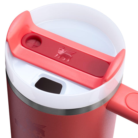 STANLEY close-up of ergonomic handle highlighting secure grip for comfortable carrying