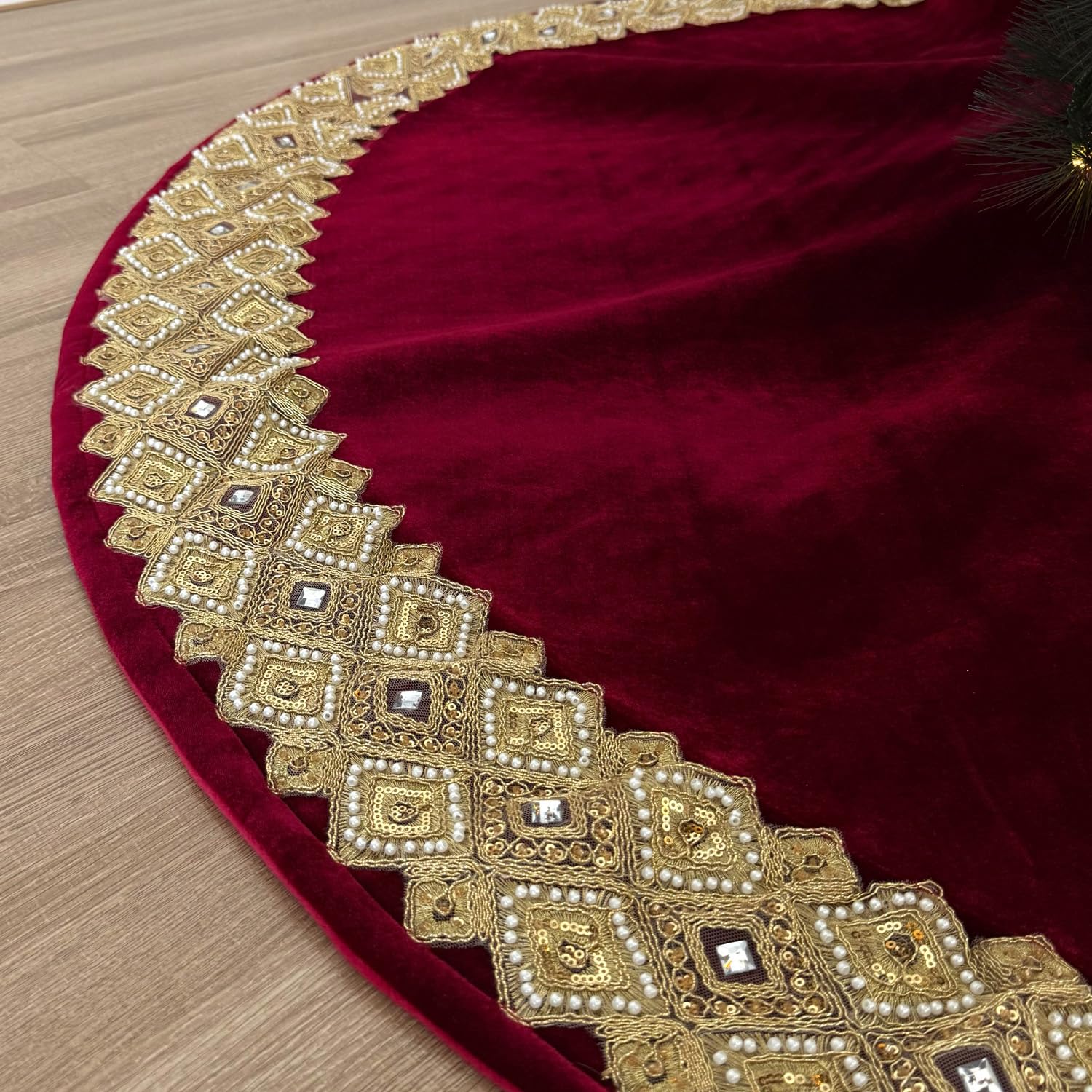 Starry Dynamo scale comparison with tree showing 60-inch diameter fit benefits