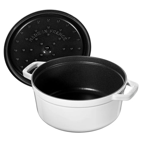STAUB brass knob and lid profile highlighting heat-resistant knob benefit: secure handling