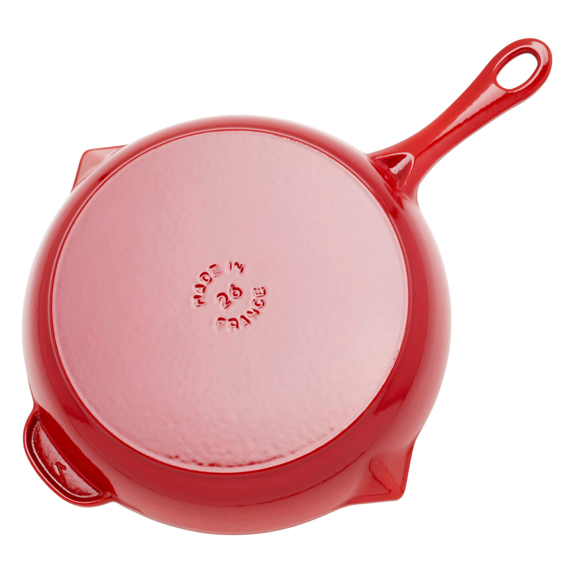 Staub pour spout detail for efficient draining and cleaner plating benefit