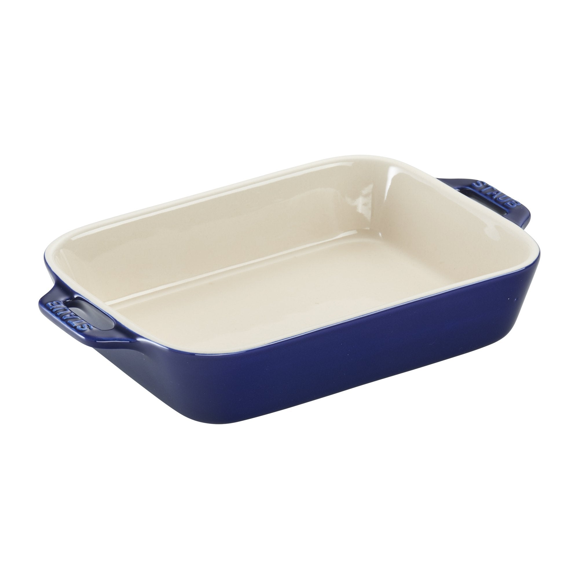 STAUB ergonomic handle detail, secure grip for safe transfer benefit