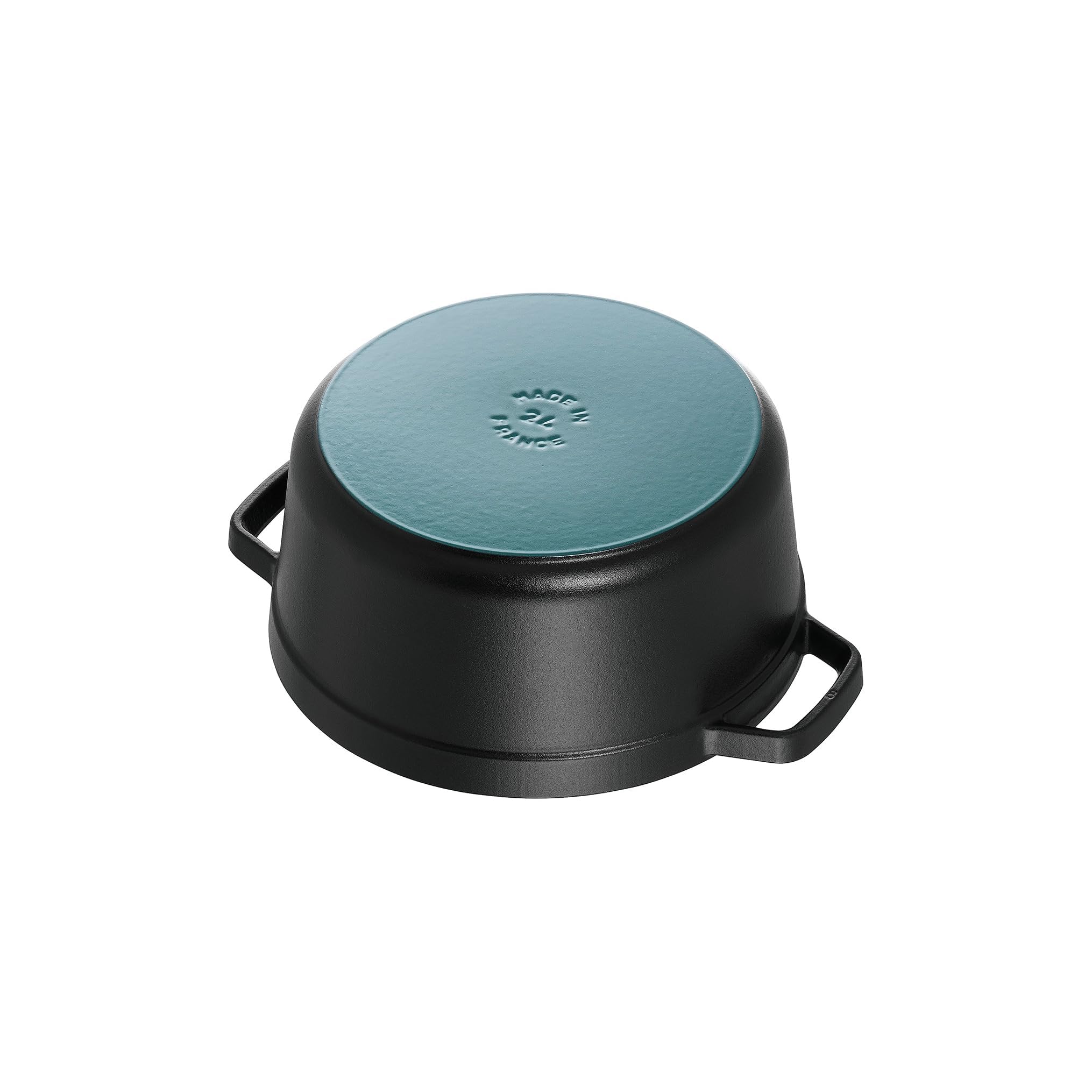 STAUB brass-plated knob and lid edge close-up indicating heat-resistant quality