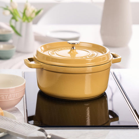 Staub close-up of lid spikes promoting continuous self-basting and moisture