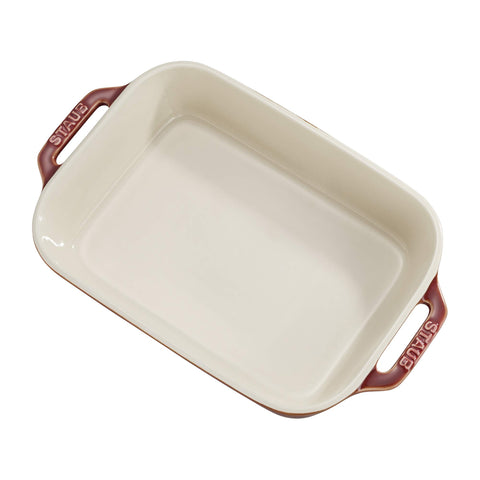 Staub close-up of porcelain-enamel texture highlighting scratch-resistant durable finish