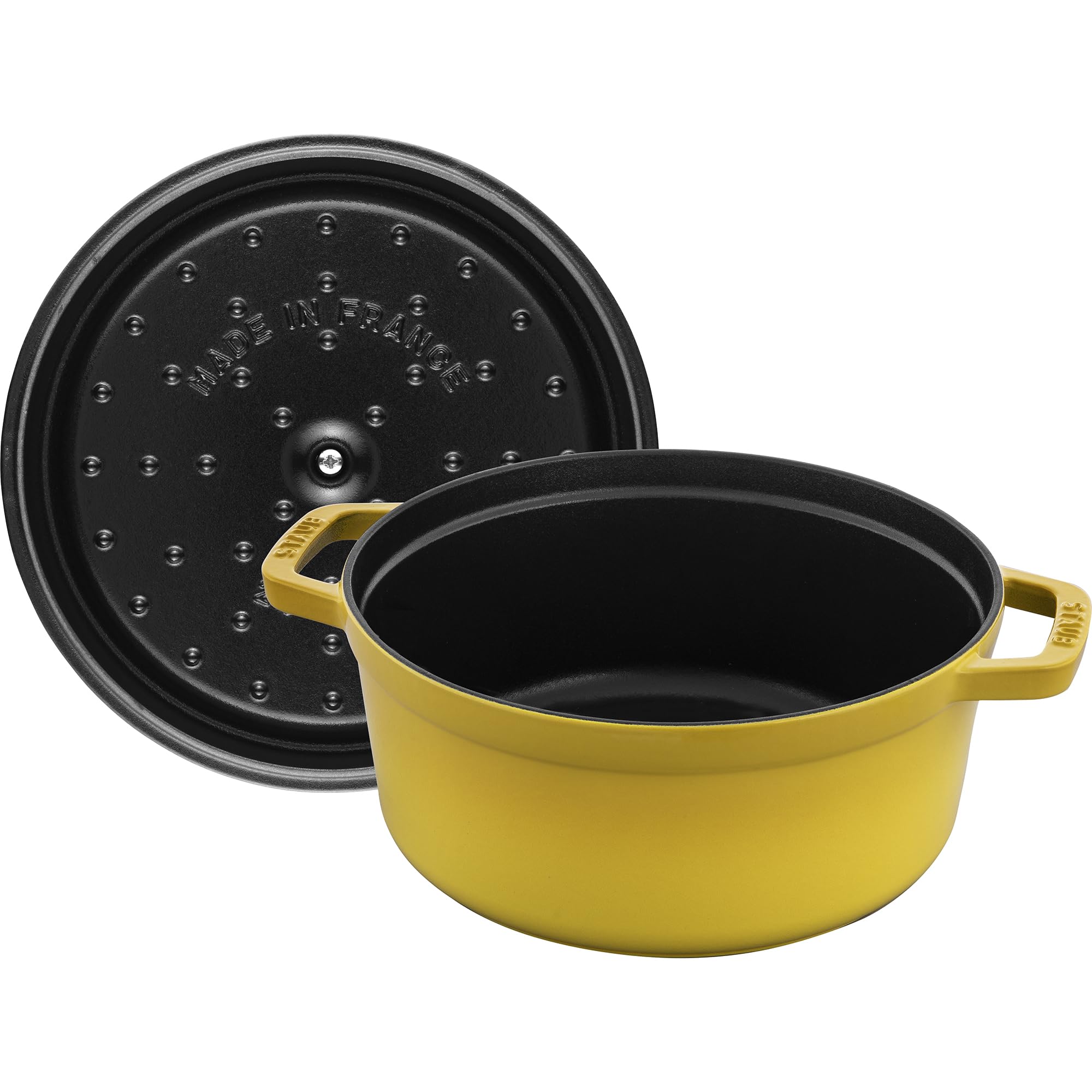 Staub size comparison with apple showing 4-quart capacity and portion guide