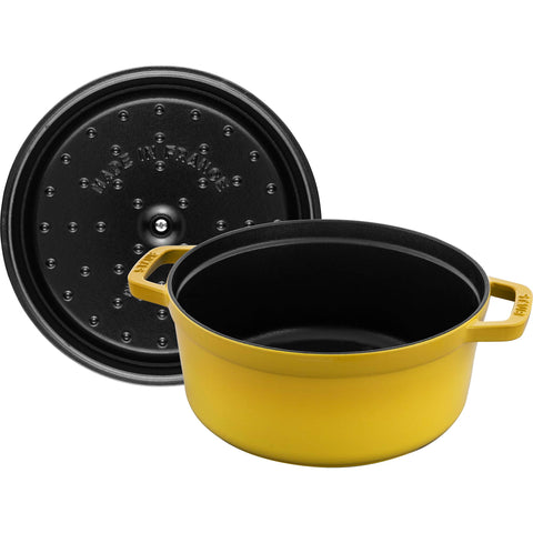 Staub size comparison with apple showing 4-quart capacity and portion guide