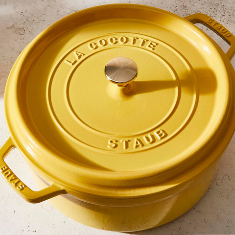 Staub ergonomic side handle for safe lifting and confident handling