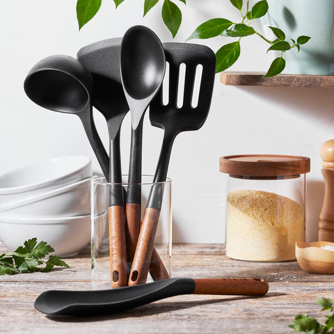 STAUB silicone head close-up highlights matte texture and heat resistance for safe cookware use