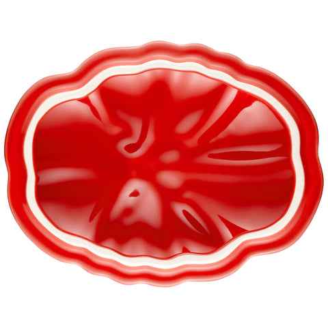Staub tomato cocotte closeup of glossy porcelain finish, scratch-resistant protection benefit