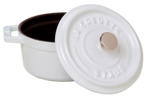 STAUB close-up of lid spikes and nickel knob highlighting self-basting feature