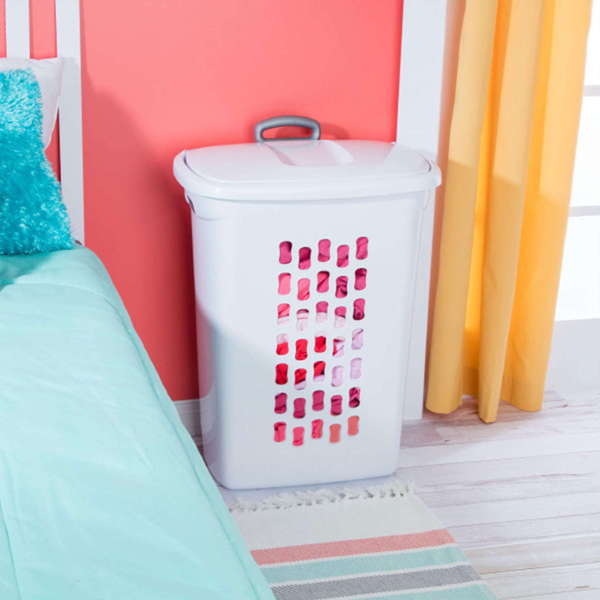 Sterilite hamper ventilated sides promoting airflow to reduce odors
