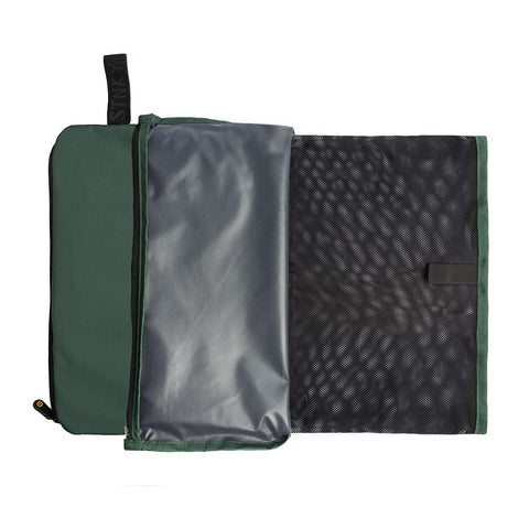 STNKY close-up of zipper and handle for secure carry and durability